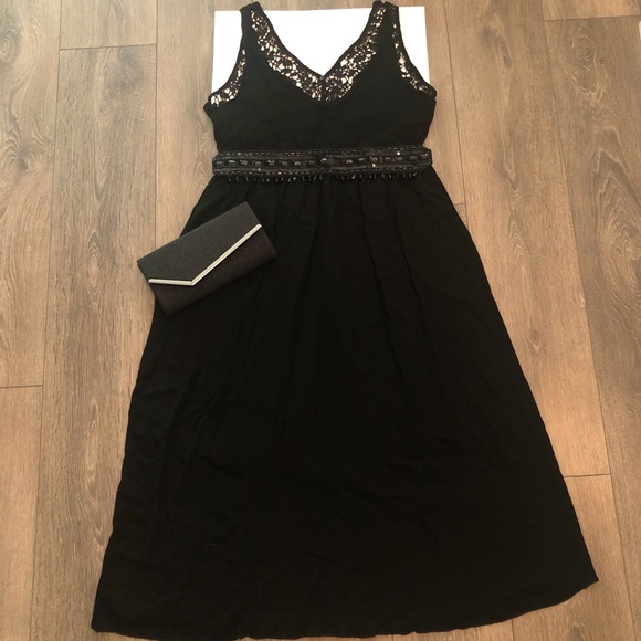 Black Sleeve Dress with Lace Pattern - Picture 6 of 9